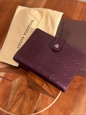 Authentic Louis Vuitton Vernis Patent Small Ring Agenda Cover.